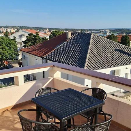 Apartmani Dami Novalja Exteriör bild
