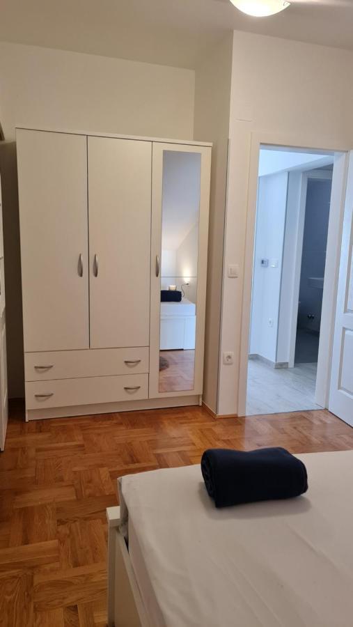 Apartmani Dami Novalja Exteriör bild