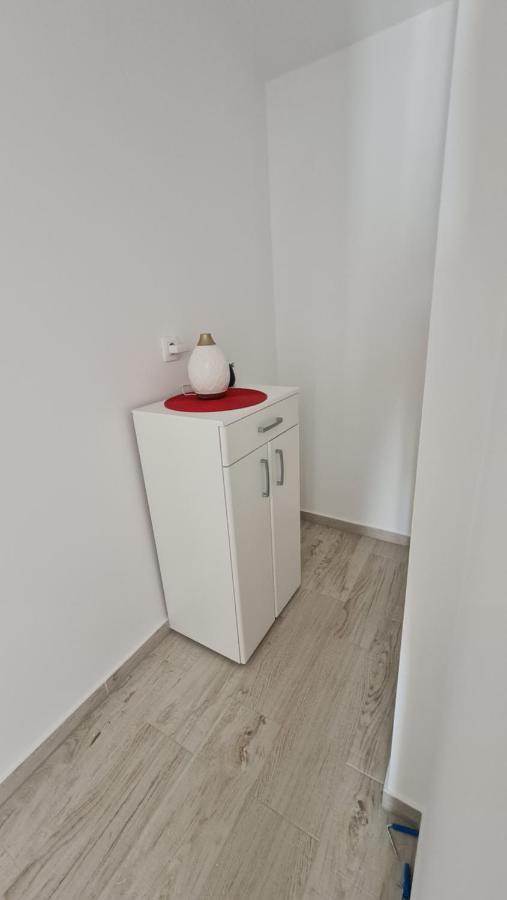 Apartmani Dami Novalja Exteriör bild