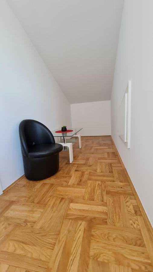Apartmani Dami Novalja Exteriör bild