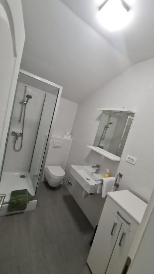 Apartmani Dami Novalja Exteriör bild