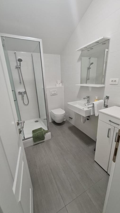 Apartmani Dami Novalja Exteriör bild