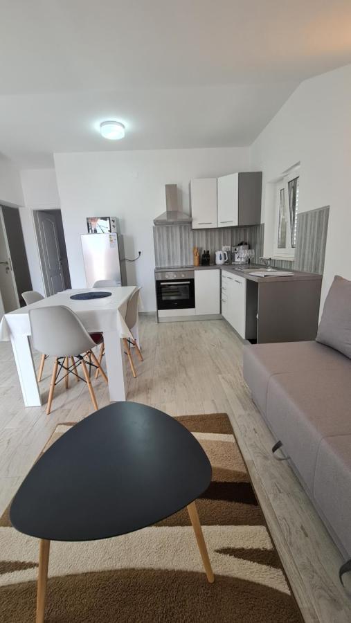 Apartmani Dami Novalja Exteriör bild